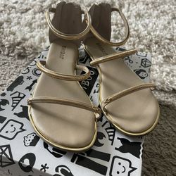 Woman’s Sandals Size 8
