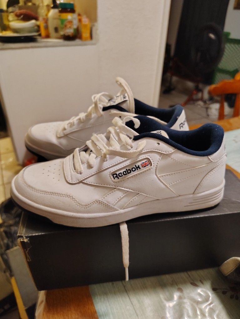 Reebok Sneakers