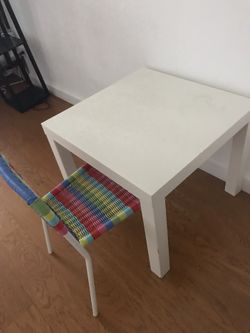 Kids table chair set like new