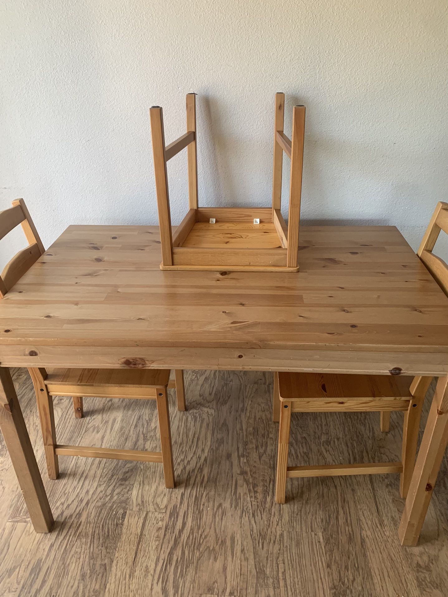 Table With 3 Chairs