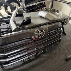 Toyota tundra 2022-2026 surround grill and grill