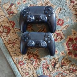 2 Playstation 5 Controllers Black