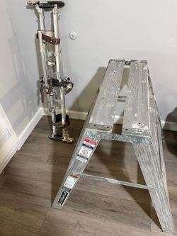 Drywall stilts and bench