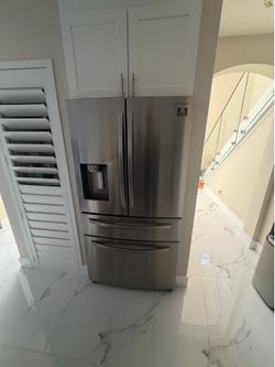 Samsung RF28R7201SR/AA French Door Refrigerator
