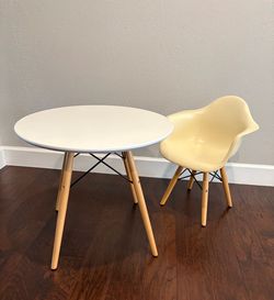 Child’s Table & Chair