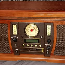 Innovative Technology ITVS-750 Vintage All-In-One Music Center – Record/CD/Cassette/Radio