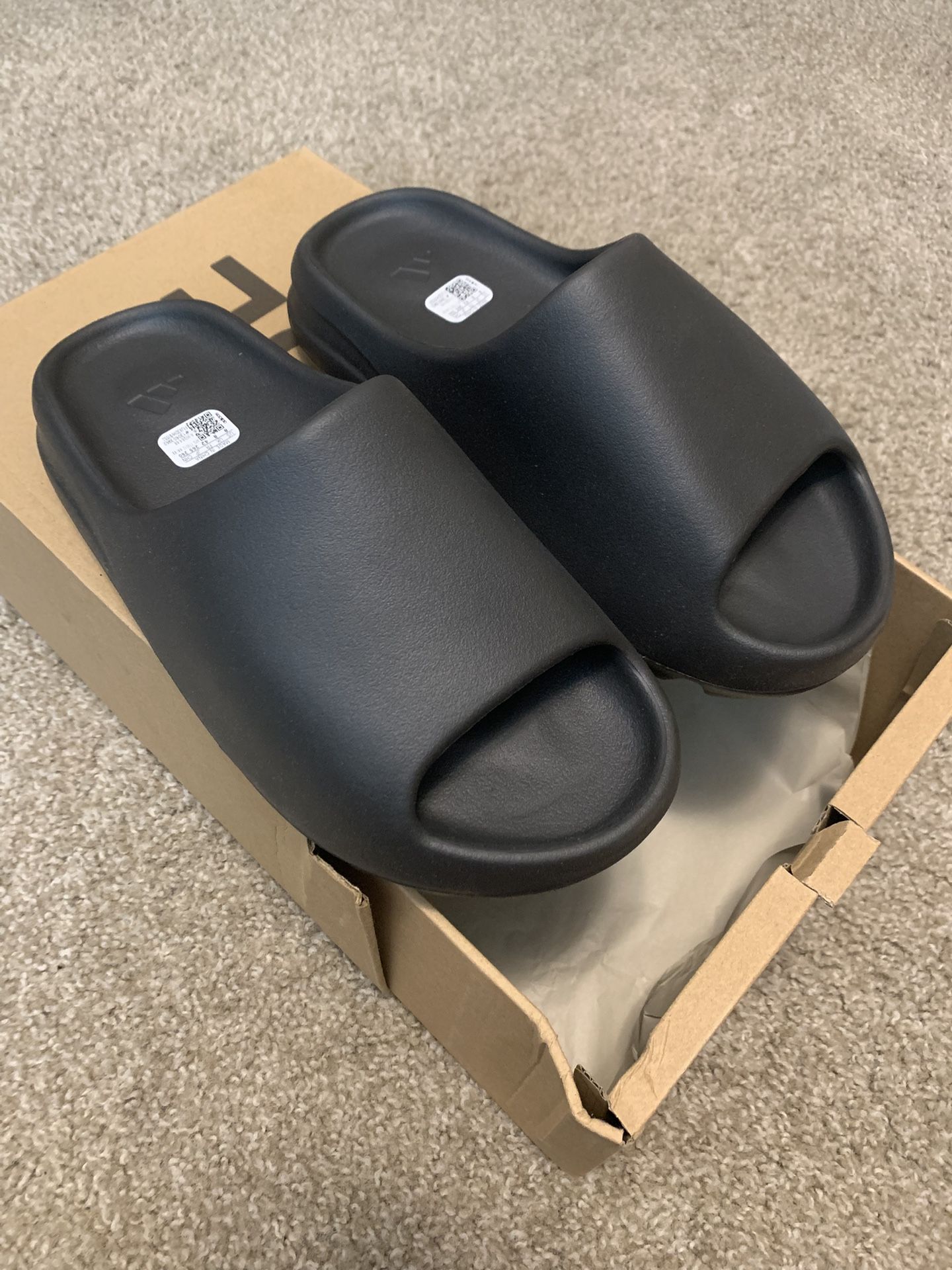 Yeezy Slide Onyx - Size 8