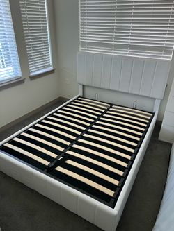 Bed frame queen