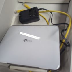 TP-Link AC1750 Wireless Wi-Fi Gigabit Router 

