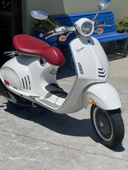 Vespa 946