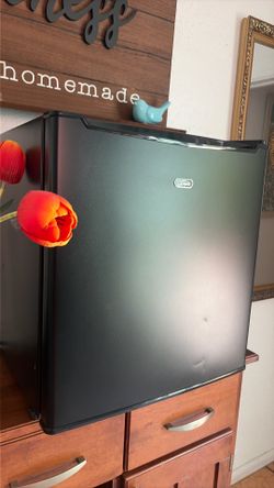 Sunbeam 1.5 cubic feet mini fridge