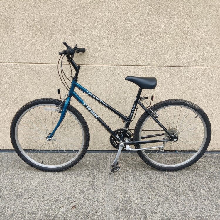 Trek 26" 21-Speed Hybrid Gravel/Mountain/Road Bike - Light 17" Step Over Frame - Comfort Seat - NEW Tubes - TUNED (READY TO RIDE!)