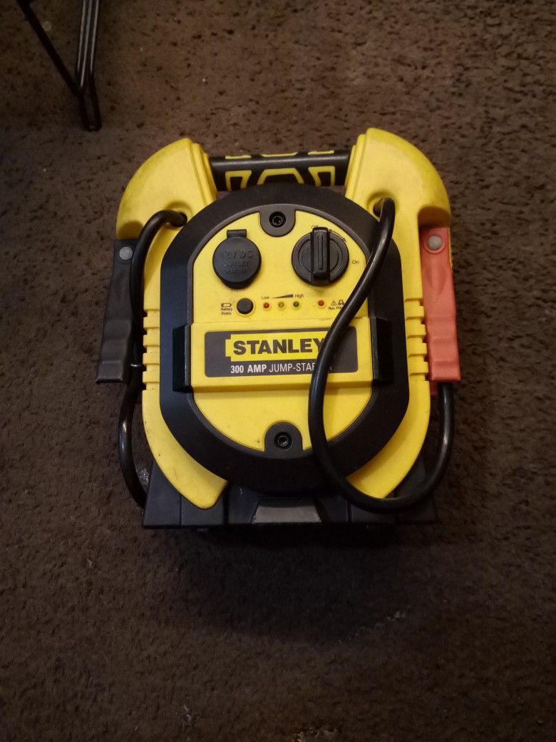 Stanley 300 Amp Jump-starter 12V OUTLET