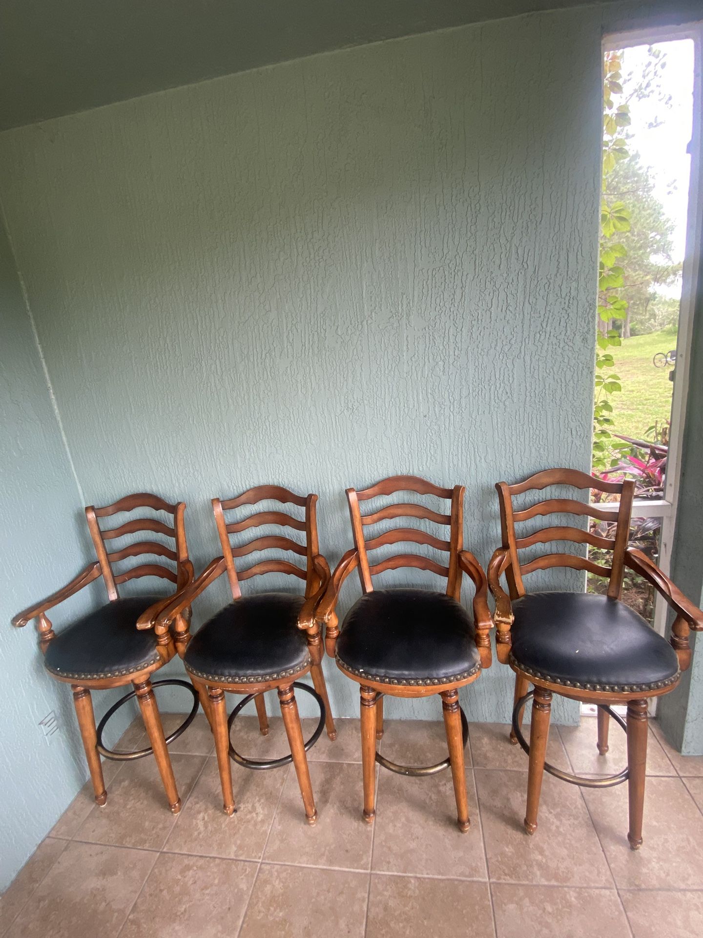 4 Bar Stools
