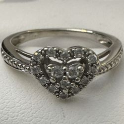 10k White Gold ~1/5CTW Diamond Heart Cluster Halo Ring Size 6.75