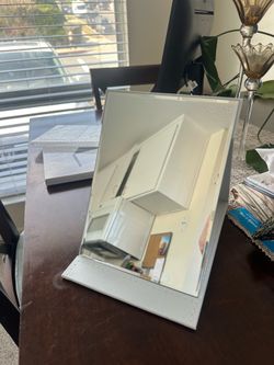 Portable Travel Mirror - white