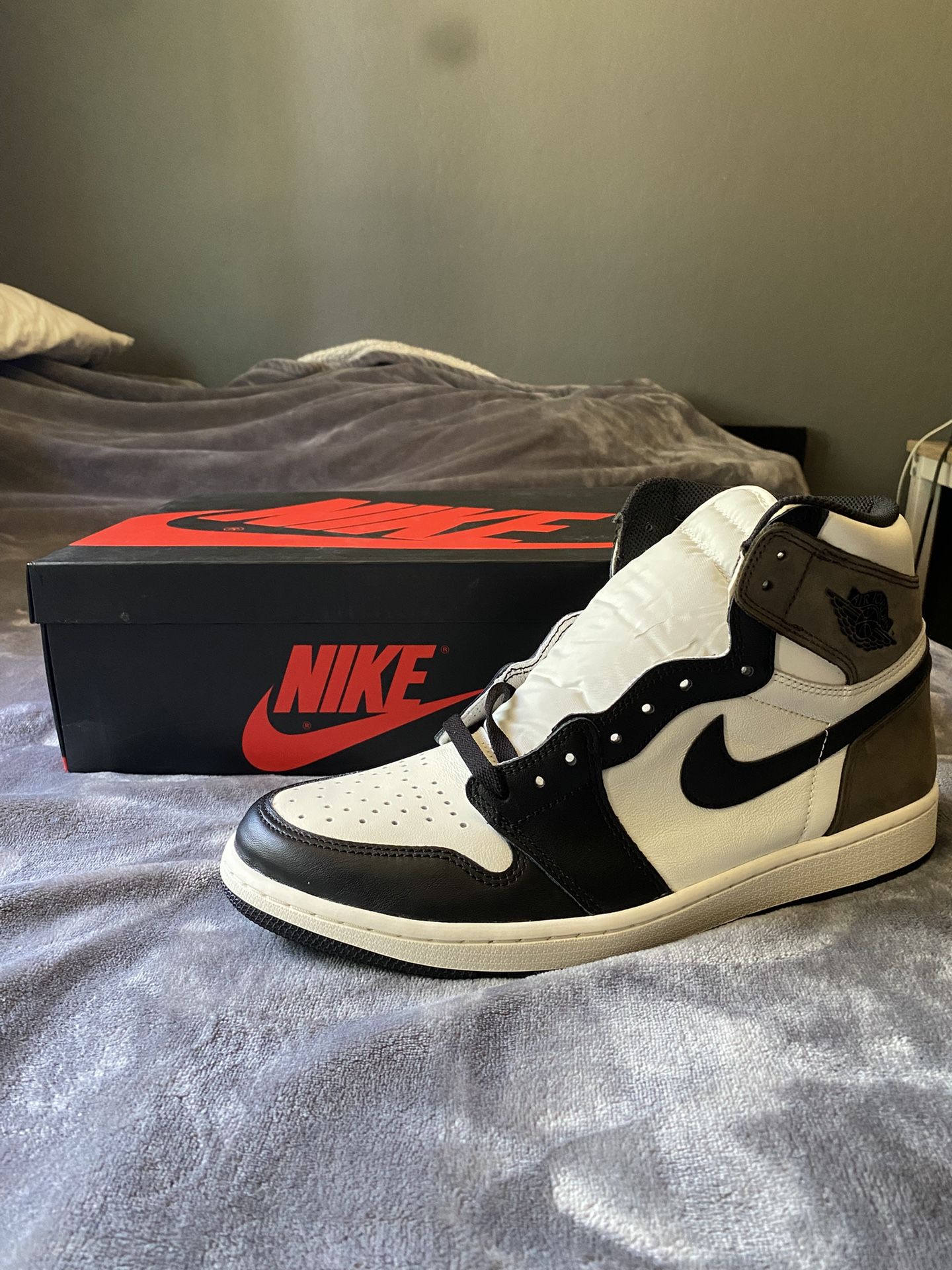 Air Jordan 1 “Mochas” Size 12