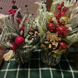 2ct Christmas Center Pieces 