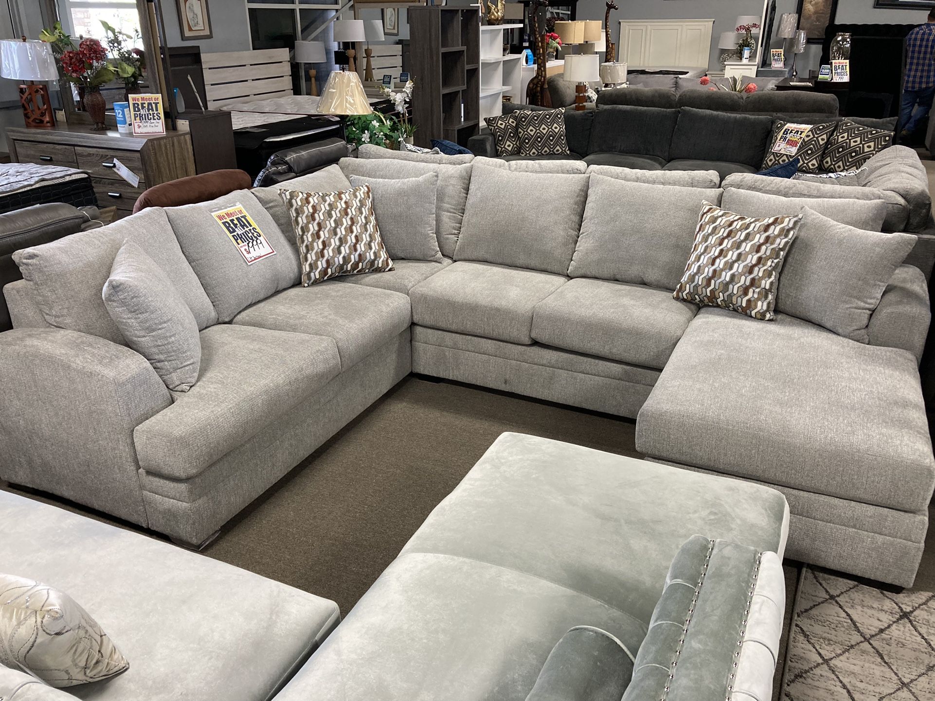 Stunning Couch Sectional ✨🤍Easy Financing 💎Free Delivery