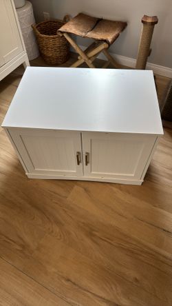 Brand New Cat Litter Enclosure Box