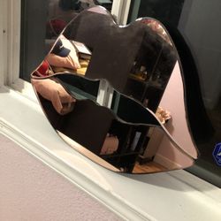 Lips Mirror 