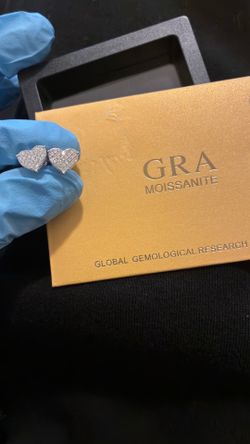 8 mm heart moissanite earrings