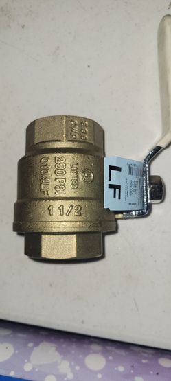 2 1 1/2 New Brass Threaded Ball Valves