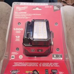 Milwaukee  Flooding Flood Light / USB Charging 