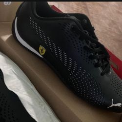 Black And White Pumas Size 9 Good Condition Still In Box Never Used !