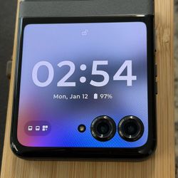 Moto Razr 2024 5G - 256GB - Koala Gray (UNLOCKED)