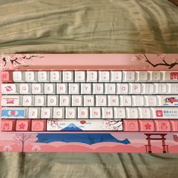 Keyboards And Keycaps (SEE DESCRIPTION)