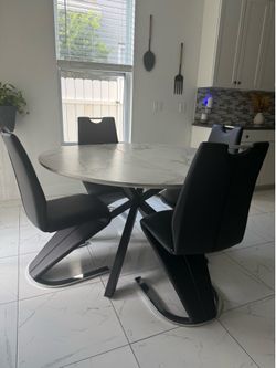 table with 4 chairs