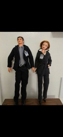 1998 THE X-FILES GIFT SET. WITH AGENTS FOX MULDER AND DANA SCULLY AS BARBIE AND KEN.