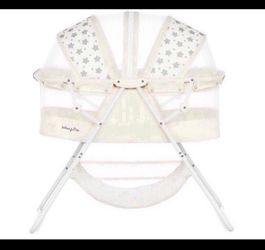 Dream On Me Karley Bassinet In French White  Open box item   INVENTORY NUMBER: 100(contact info removed)