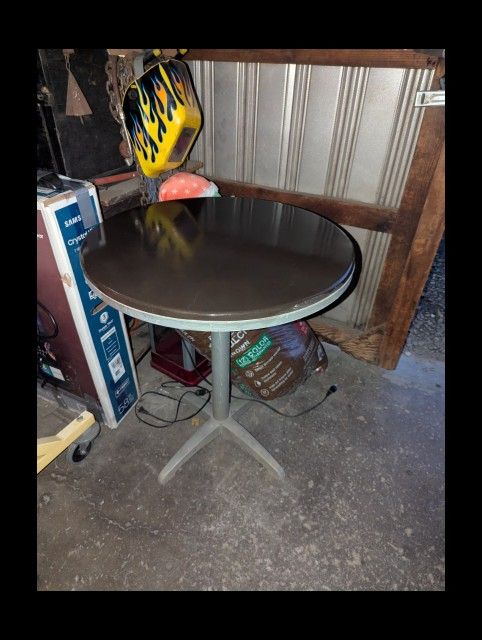 28" TABLE 