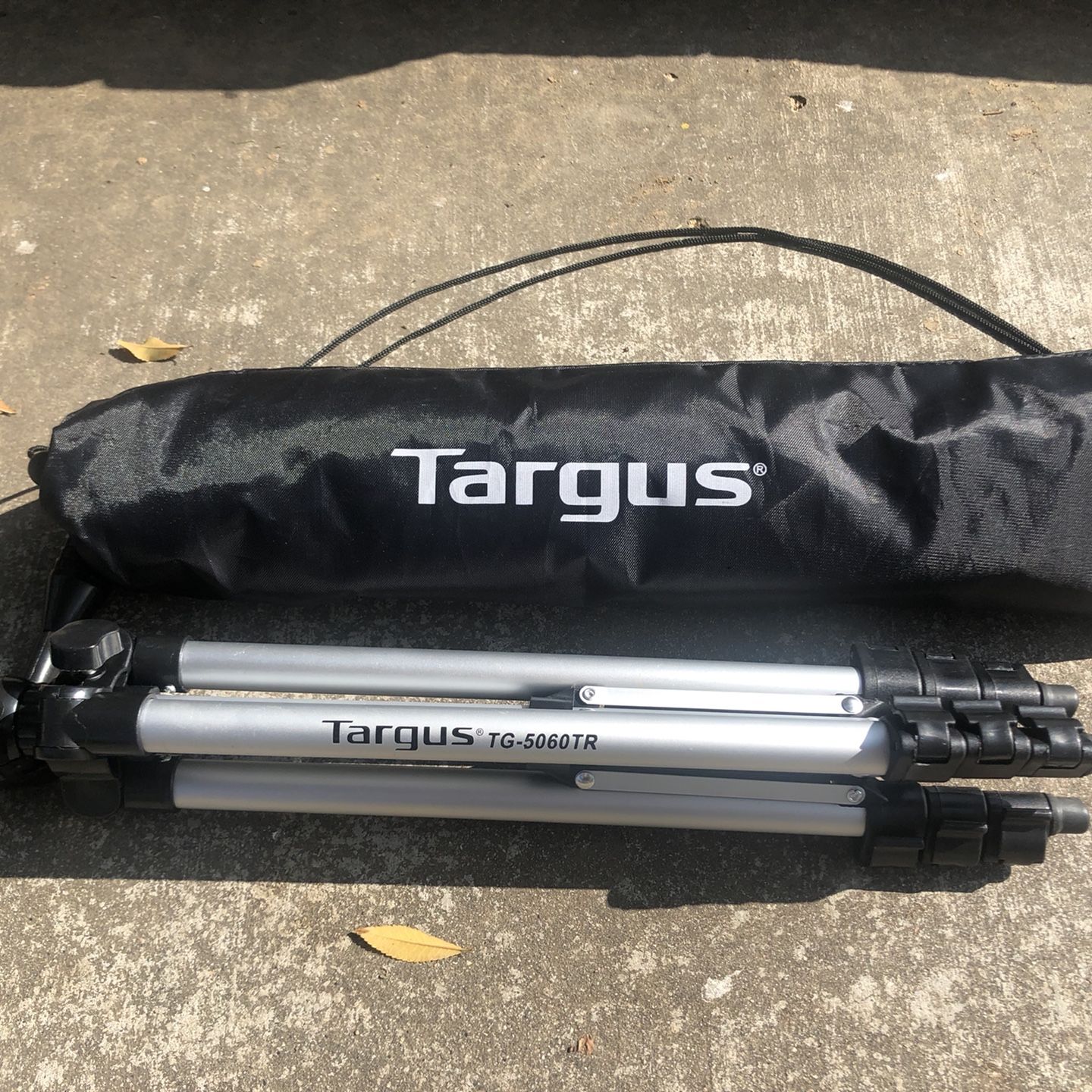 Targus TG-5060TR Tripod 50 Inch Telescopic Feet Carry Bag Instructions Included