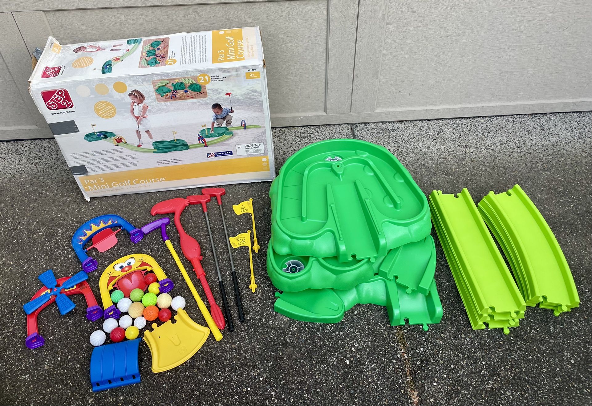 Step2 Par 3 Mini Golf Set for Kids