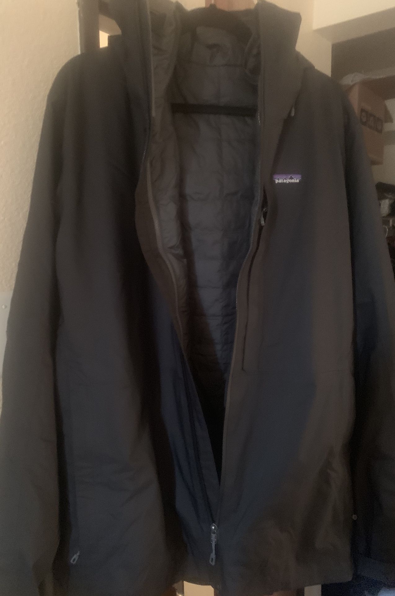 Men’s Patagonia Black Full Zip Jacket Size Large - New - Snowboarding / Ski Gear