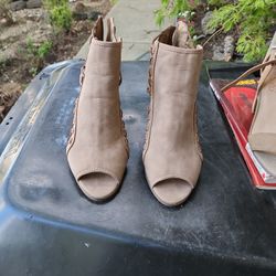 Womens Shoes NEW Size 7 1/2