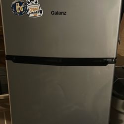 Mini Fridge / Refrigerator 