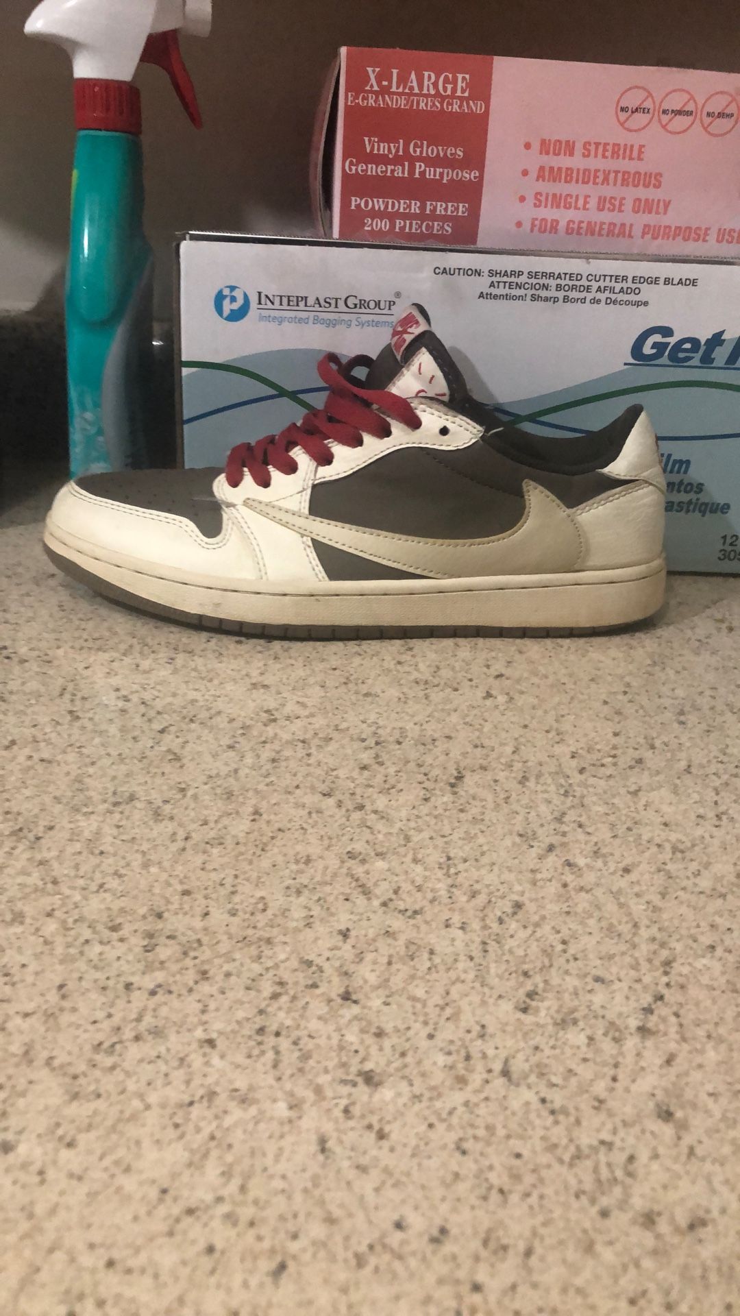 travis scott jordan 1 lows size 8