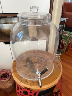 Glass drink dispenser