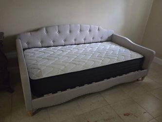 Day Bed! Brand new! Must Go!!!!