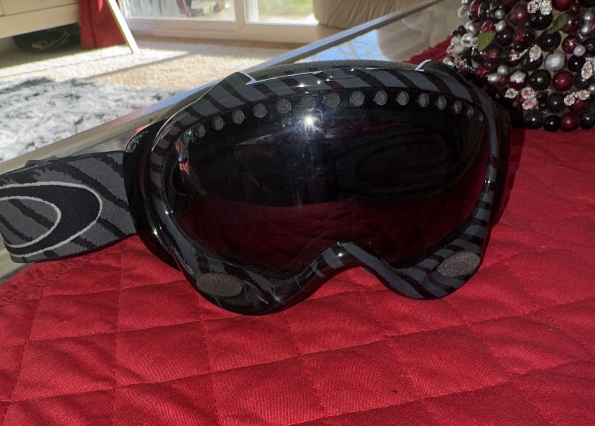 EUC Oakley Shaun White Signature A Frame Goggles- Unisex