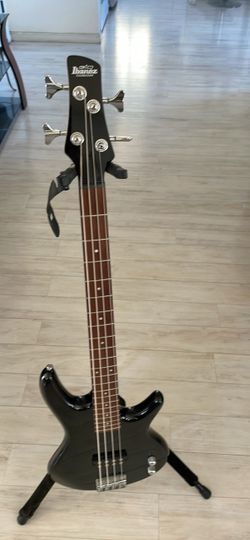 Ibanez GiO SoundGear GSR100EX Bass Guitar Never Been Used in Brand New Condition