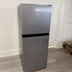 BRAND NEW Midea 4.5 Cu. Ft. Compact Refrigerator - Black Stainless Steel