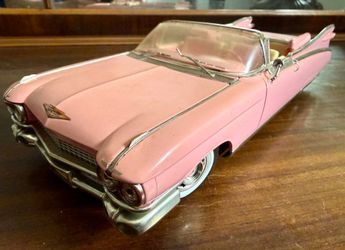 Maisto 1959 Pink Cadillac Eldorado Biarritz 1/18 Diecast