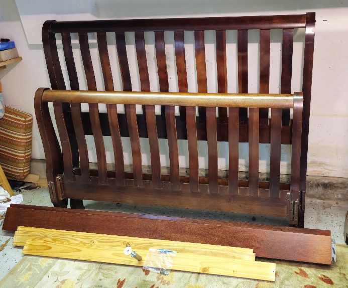SOLID WOOD QUEEN SIZE BED FRAME