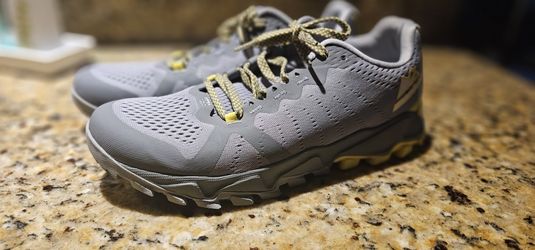 COLUMBIA MONTRAIL WOMEN TENNIS SHOE