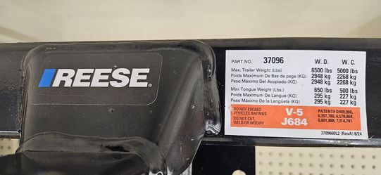 New Reese tow hitch #37096  & hard warehouse new